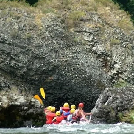 Chaleureux 6 Pers Avec Cour Privee En Bord De Riviere Pres De Langeac Landhuis Saint-Julien-Des-Chazes