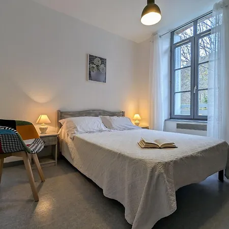 Hébergement de vacances Chaleureux 6 Pers Avec Cour Privée En Bord De Rivière Près De Langeac - Fr-1-582-11 *