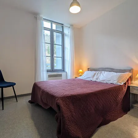 Casa de Férias Chaleureux 6 Pers Avec Cour Privee En Bord De Riviere Pres De Langeac - Fr-1-582-11