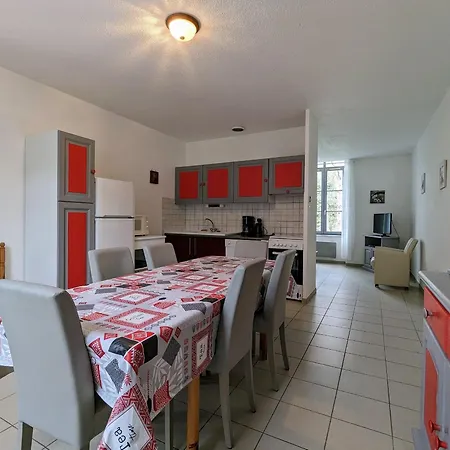 Hébergement de vacances Chaleureux 6 Pers Avec Cour Privée En Bord De Rivière Près De Langeac - Fr-1-582-11 Saint-Julien-Des-Chazes