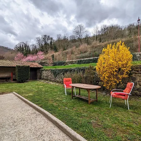 Casa de Férias Chaleureux 6 Pers Avec Cour Privee En Bord De Riviere Pres De Langeac - Fr-1-582-11 Saint-Julien-Des-Chazes