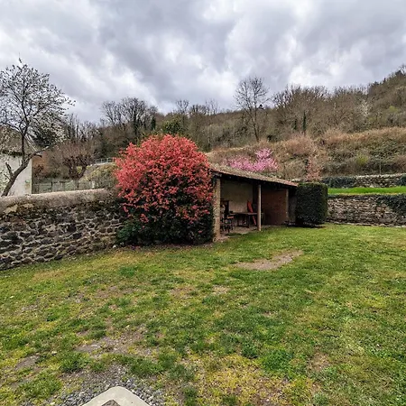 Hébergement de vacances Chaleureux 6 Pers Avec Cour Privée En Bord De Rivière Près De Langeac - Fr-1-582-11