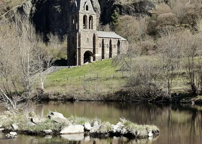 Chaleureux 6 Pers Avec Cour Privee En Bord De Riviere Pres De Langeac - Fr-1-582-11 Tatil Evi