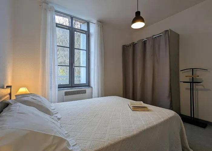 Chaleureux 6 Pers Avec Cour Privee En Bord De Riviere Pres De Langeac - Fr-1-582-11 *