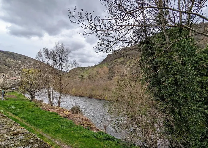 Chaleureux 6 Pers Avec Cour Privee En Bord De Riviere Pres De Langeac - Fr-1-582-11 Tatil Evi Saint-Julien-Des-Chazes